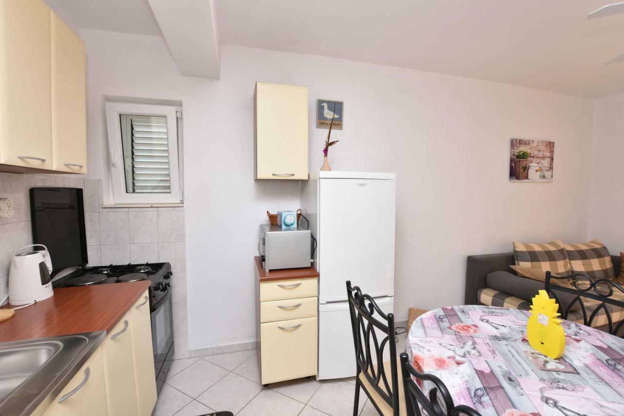 Apartments And Room Kiko พรีมอชเตน ภายนอก รูปภาพ