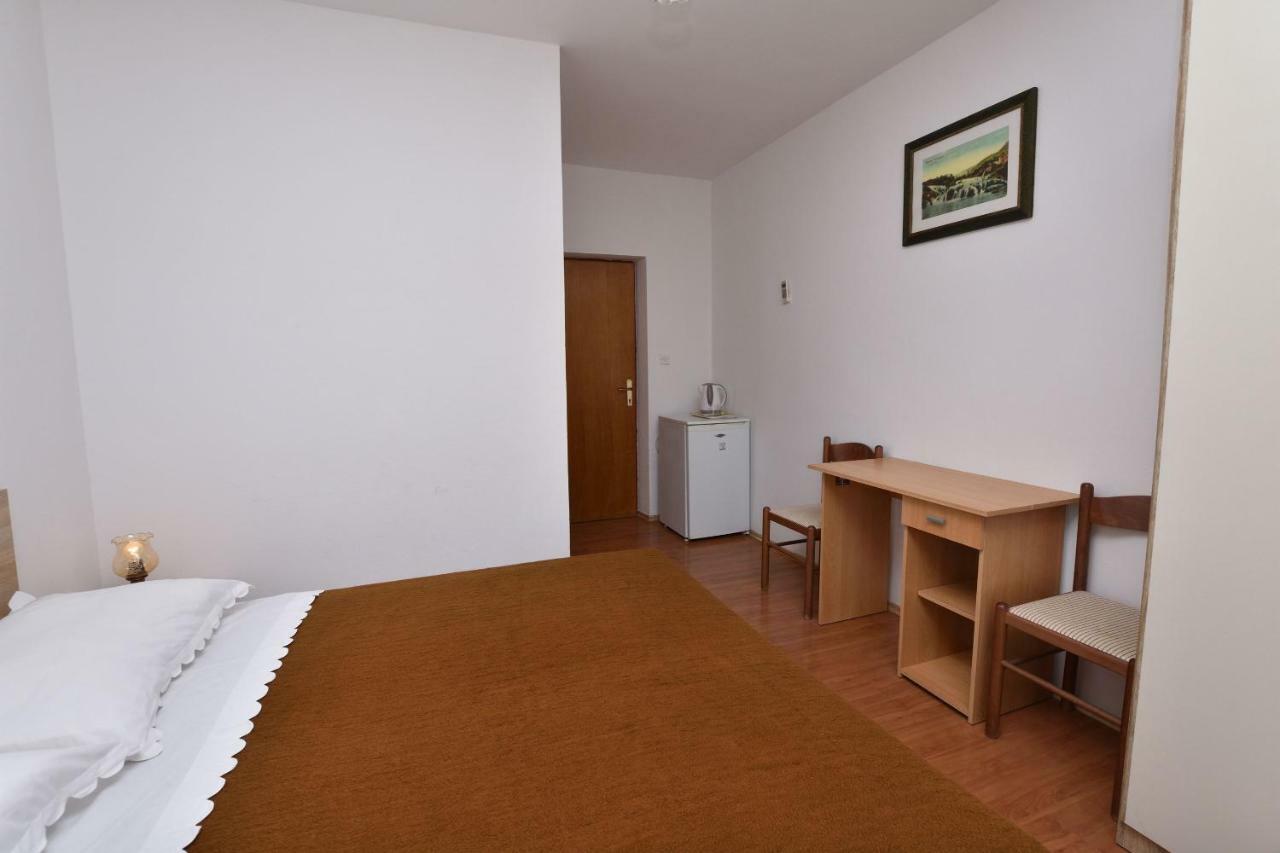 Apartments And Room Kiko พรีมอชเตน ภายนอก รูปภาพ