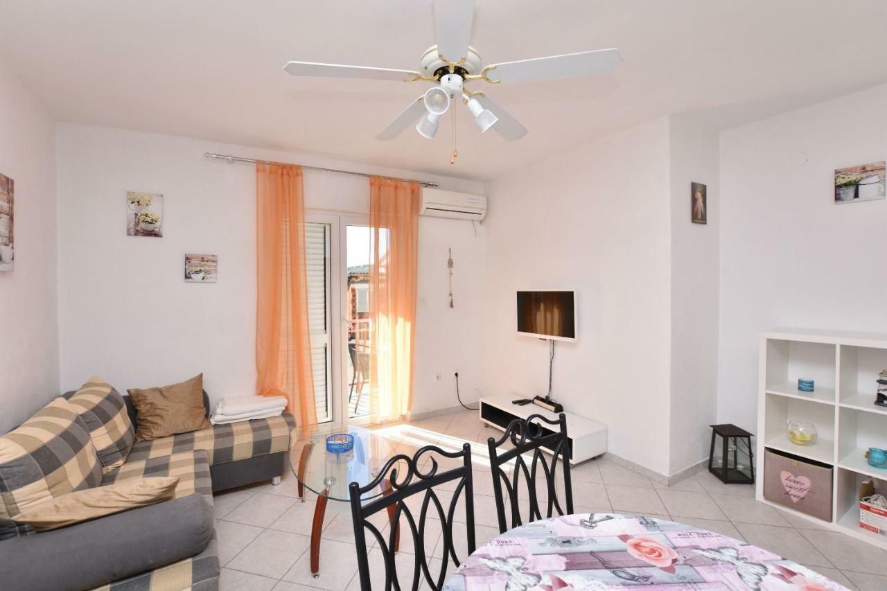 Apartments And Room Kiko พรีมอชเตน ภายนอก รูปภาพ