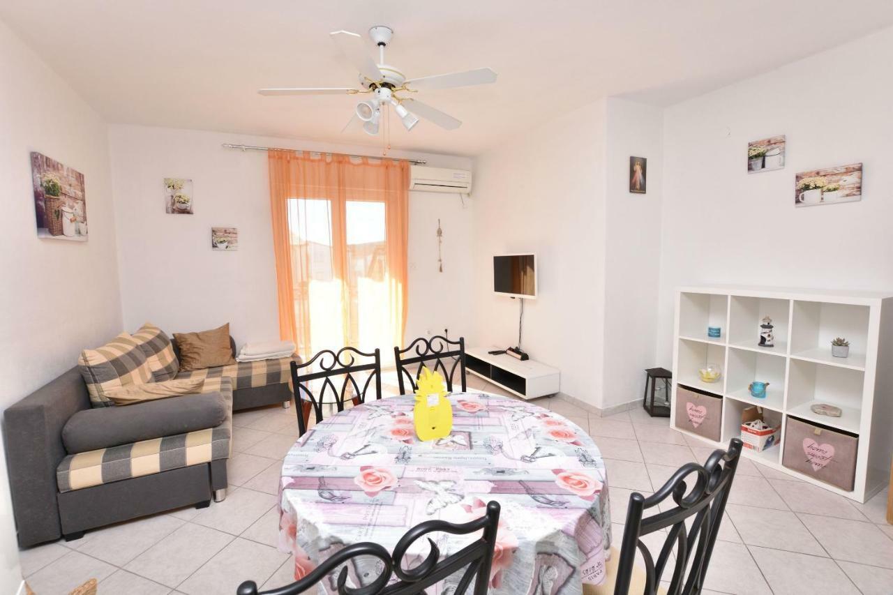 Apartments And Room Kiko พรีมอชเตน ภายนอก รูปภาพ