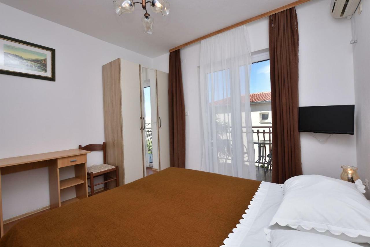 Apartments And Room Kiko พรีมอชเตน ภายนอก รูปภาพ